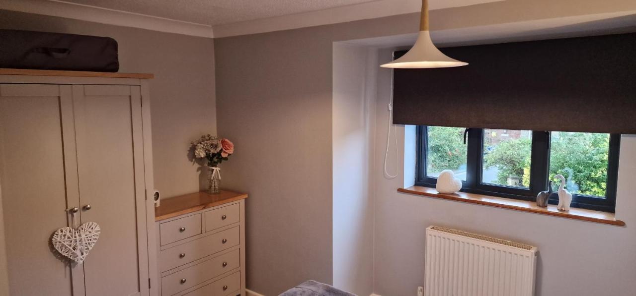Country Style, 2 Bedroom House, Parking And Superb Location Apartment